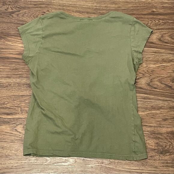 Guess Cap Sleeve V Neck Logo Tshirt Olive Green Size Large - Picture 9 of 9